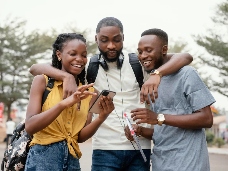 O nosso trabalho com os jovens africanos tem sido ao nível do